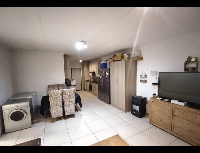 3 BEDROOM TOWNHOUSE FOR SALE IN RAVENSWOOD